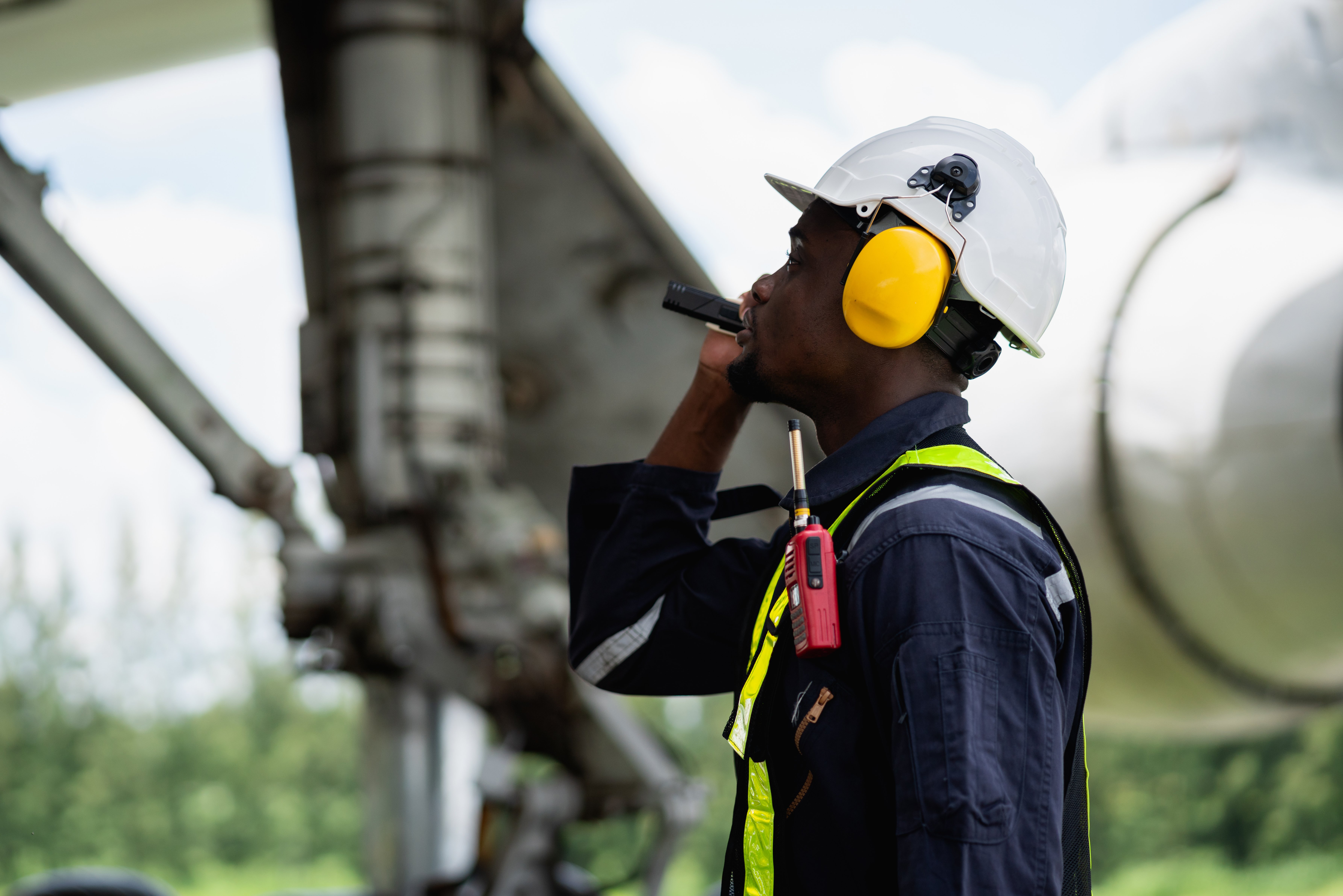 aircraft-mechanic-talks-on-radio-near-landing-gear-2026-03-25-22-54-27-utc.jpg